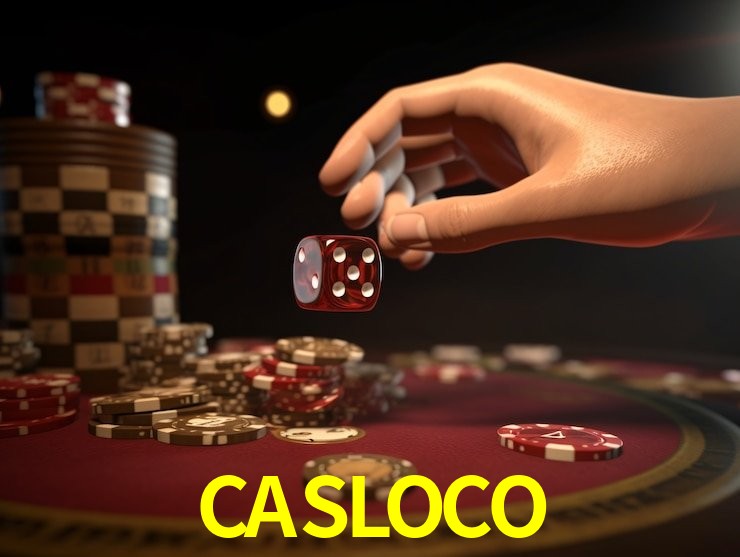 Escena dinámica inspirada en casino con iluminación CASLOCO, cartas, fichas e íconos de juegos digitales en un espacio moderno de juegos.